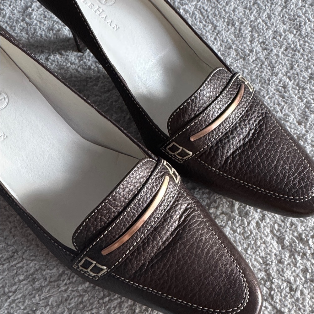 Cole Haan pebbled bronze leather loafer style heels. Metal bar accent Size 6 1/2 - Picture 3 of 6